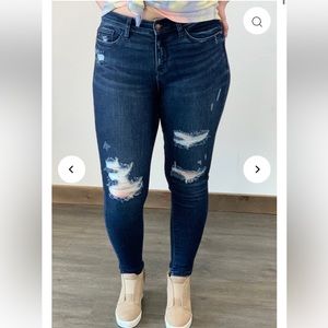 Judy Blue dark wash distressed skinny jean 5/27